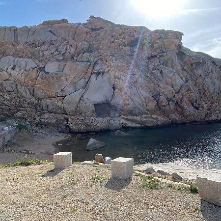 Appartamento Il Caracolo A Cala Francese ลามัดดาเลนา ภายนอก รูปภาพ