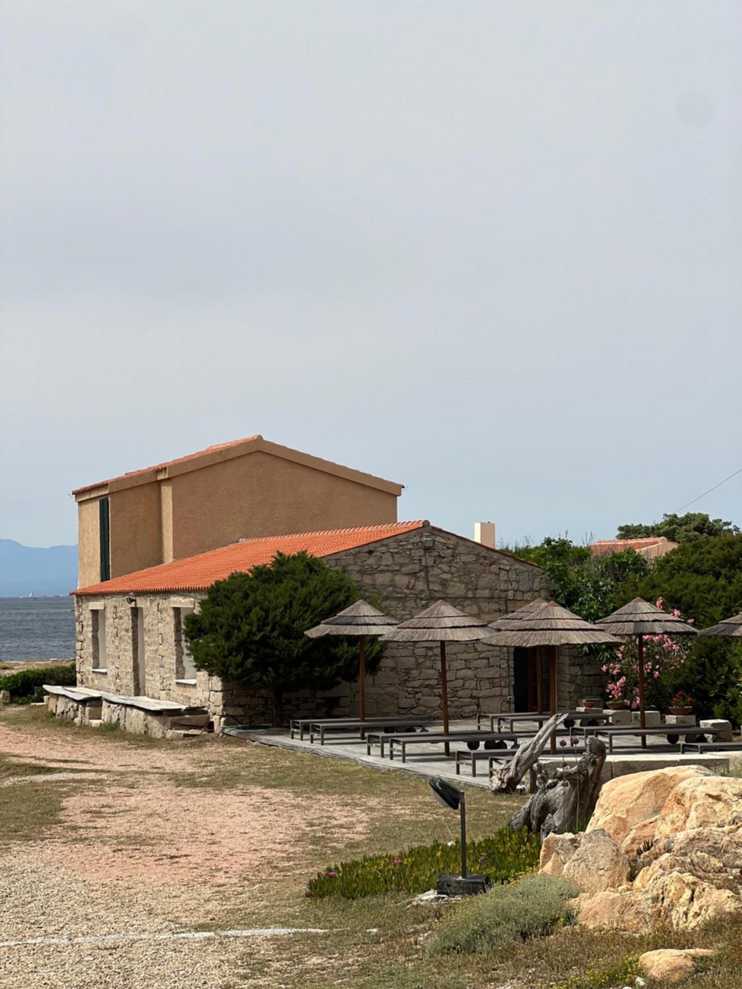 Appartamento Il Caracolo A Cala Francese ลามัดดาเลนา ภายนอก รูปภาพ